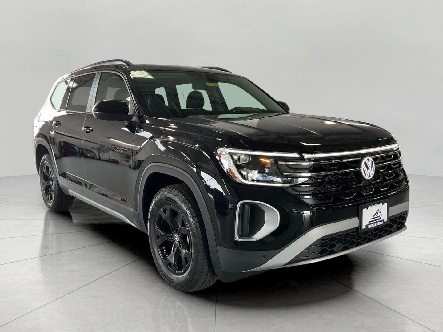 2026 Volkswagen Atlas 2.0T Peak Edition 4MOTION in Deep Black Pearl — front three-quarter view