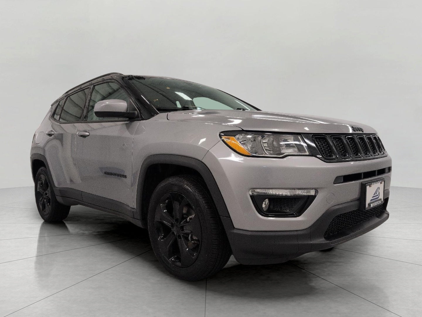 2018 Jeep Compass Altitude FWD in Billet Silver Metallic Clearcoat — front three-quarter view